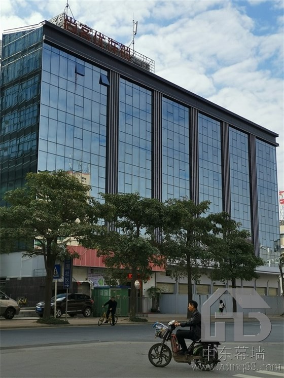 深圳龍崗玻璃幕墻設(shè)計施工費(fèi)用