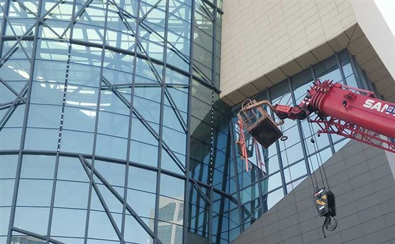 玻璃幕墻更換維修