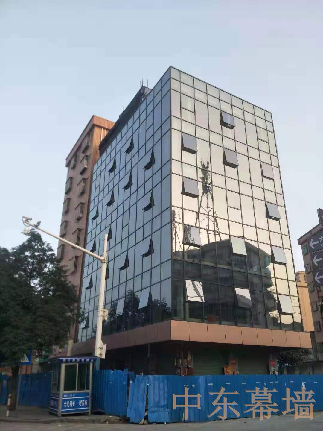 為什么建筑師喜歡在建筑外立面設計用玻璃幕墻立面？【中東幕墻】