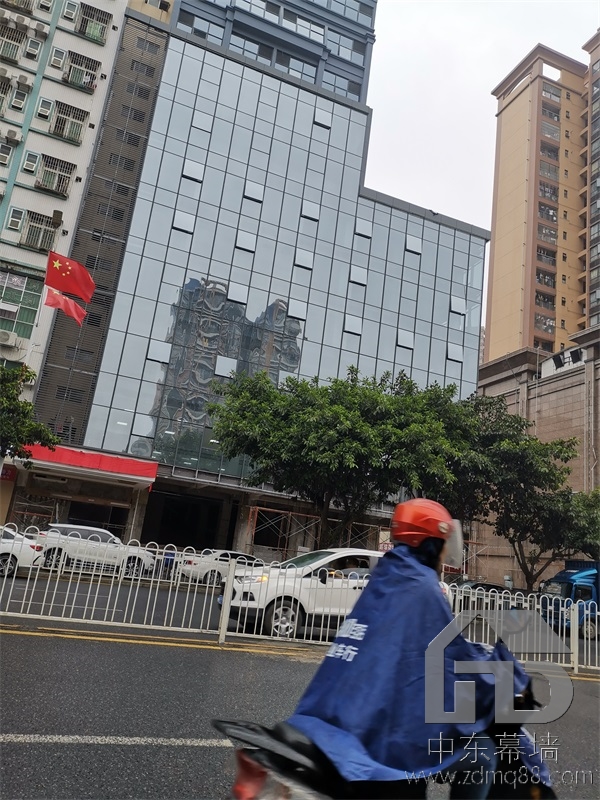 鋁板幕墻與鋁塑板幕墻有哪些區(qū)別？