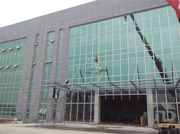 鋁板網(wǎng)幕墻的有哪些優(yōu)勢及用途？