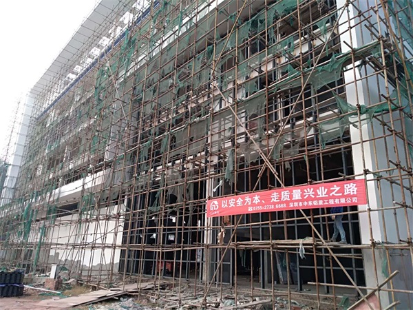 【中東幕墻】四川宜賓6級(jí)地震 建筑、玻璃幕墻抗震等級(jí)不夠 生命安全難以保障