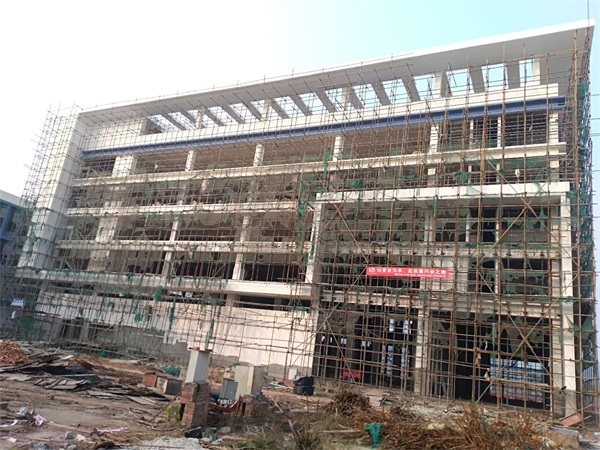 玻璃幕墻在施工時(shí)要注意什么？才能保證我們的安全