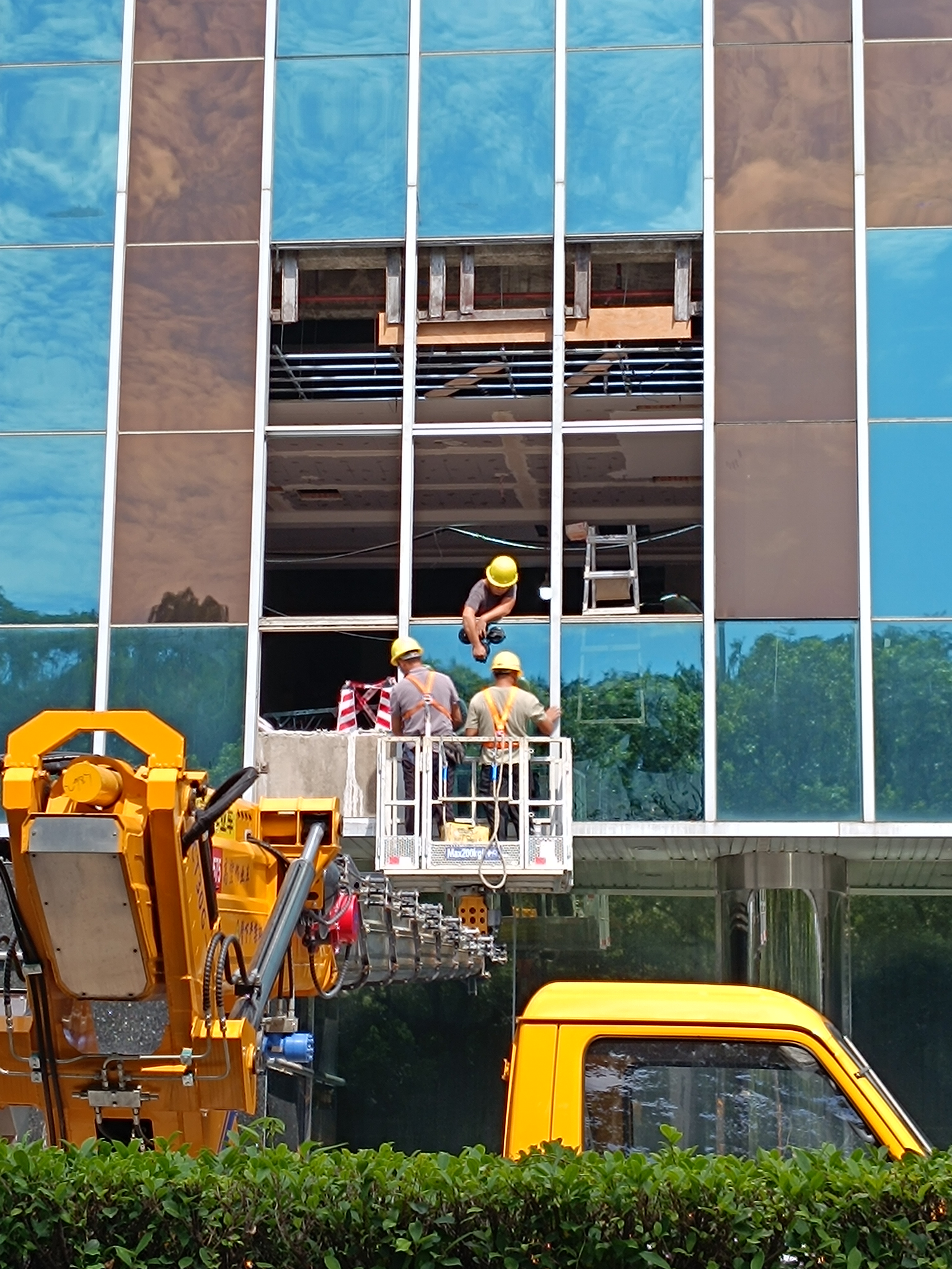 深圳玻璃幕墻維修更換找誰 深圳玻璃幕墻維修更換找誰