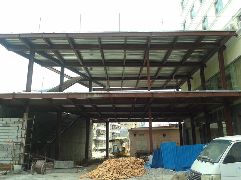 廠房鋼結構擴建主體+現澆混凝土墻板